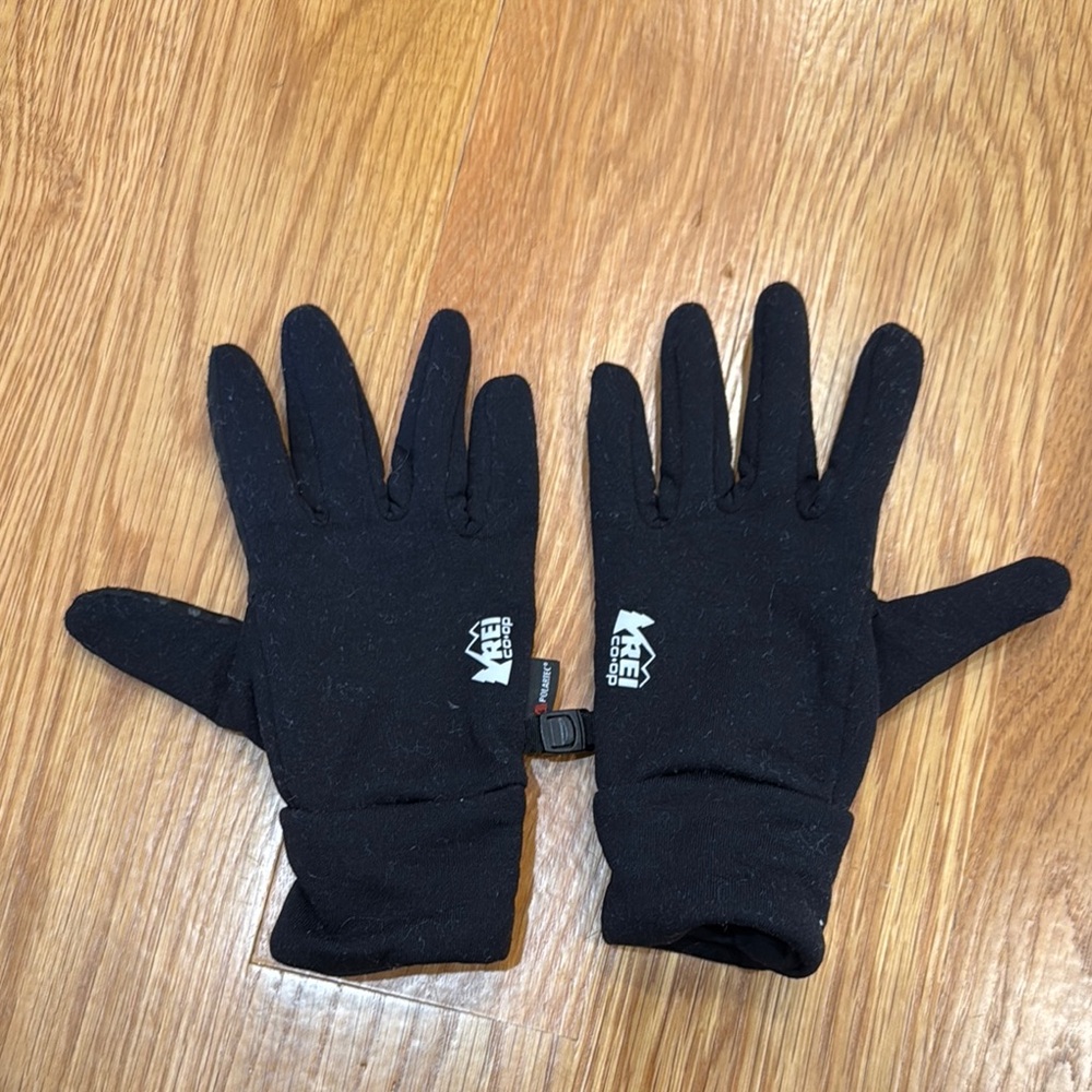 REI Black Gloves